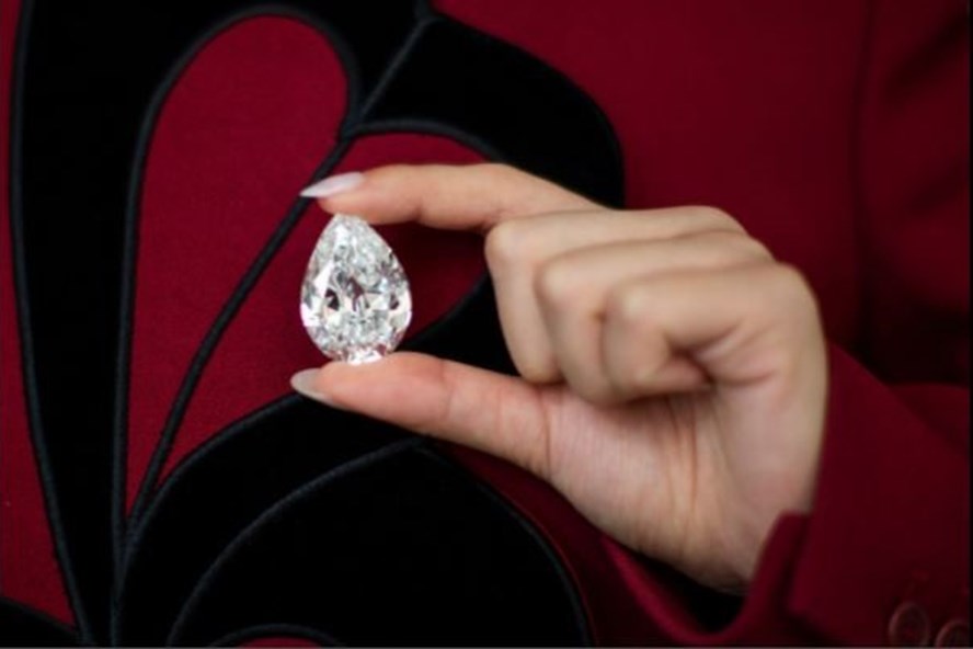 Viên kim cương quý đầu tiên được đấu giá bằng tiền kỹ thuật số
