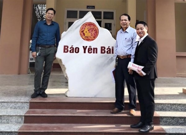 Giám đốc Trung tâm GJA Nguyễn Việt Thắng hội kiến Tổng Biên tập Báo Yên Bái ông Nông Thụy Sỹ