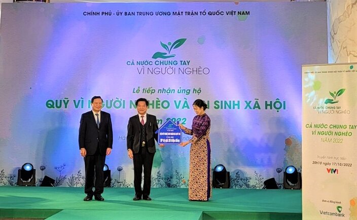 Hội Mỹ nghệ Kim hoàn Đá quý Việt Nam (VGJA) ủng hộ Quỹ ‘‘Vì người nghèo’’ năm 2022