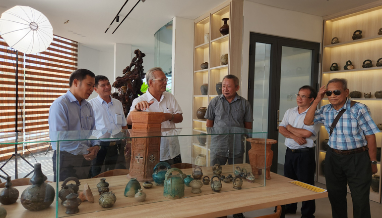 Phú Yên: Hơn 200 hiện vật ra mắt tại Phòng trưng bày gốm cổ Quảng Đức