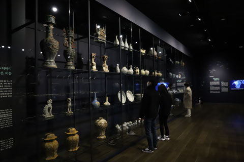 Trưng bày “Dòng chảy gốm sứ văn hóa Việt Nam” tại Bảo tàng quốc gia Gwangju, Hàn Quốc