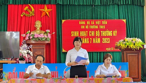 Chi bộ trường THCS xã Việt Tiến: Tổ chức sinh hoạt thường kỳ tháng 7/2023